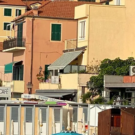 Fronte Mare Con Terrazzo Zio Apartment