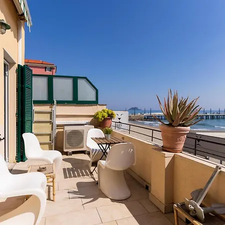 Fronte Mare Con Terrazzo Zio *